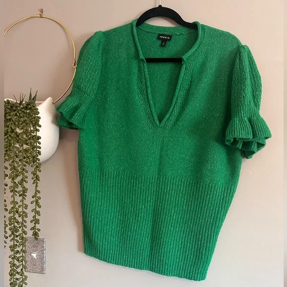 💟 Torrid ☘️ sweater - Picture 1 of 4